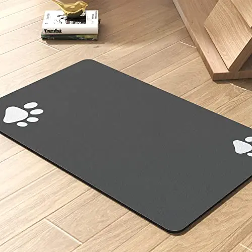 Absorbent pet feeding mat that hides stains and dries quickly