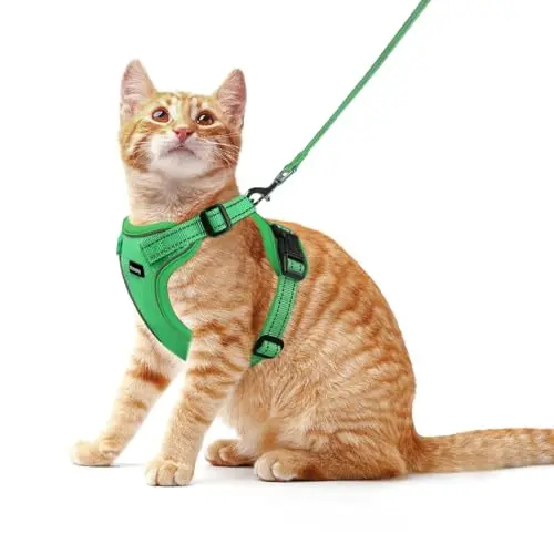 Rttochfy adjustable cat harness and leash set in green checkered pattern